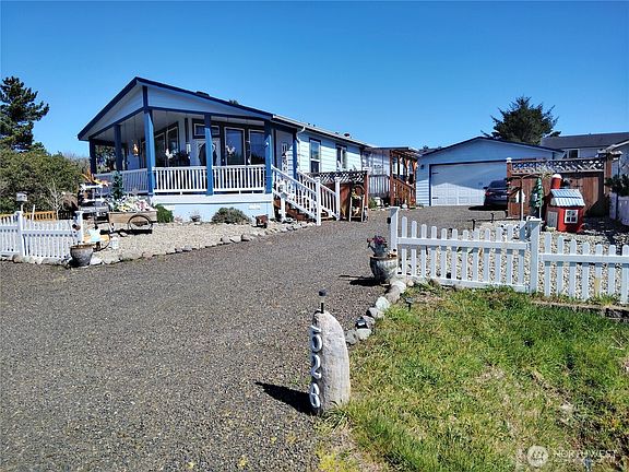2nd image of 526 Sand Dune Avenue SW