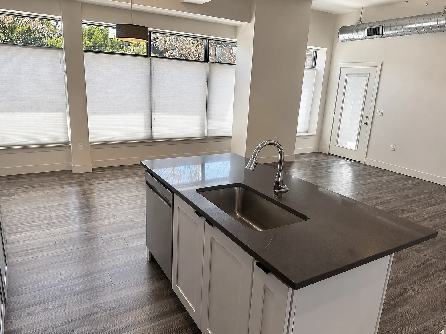 1 bed, 851 sqft, $1,545 — Photo 4