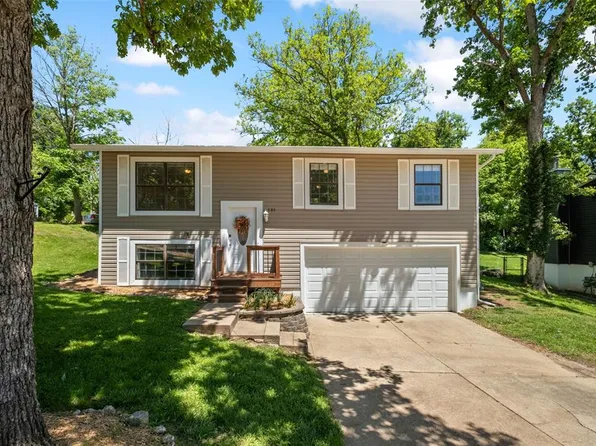 795 Crescent Woods Dr, Valley Park, MO 63088