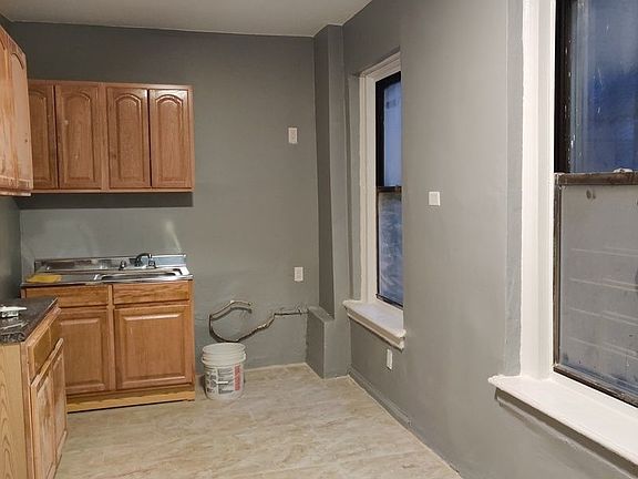 3rd image of 2199 Morris Ave APT 2C