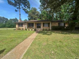902 Pinecove St, Jacksonville, TX 75766