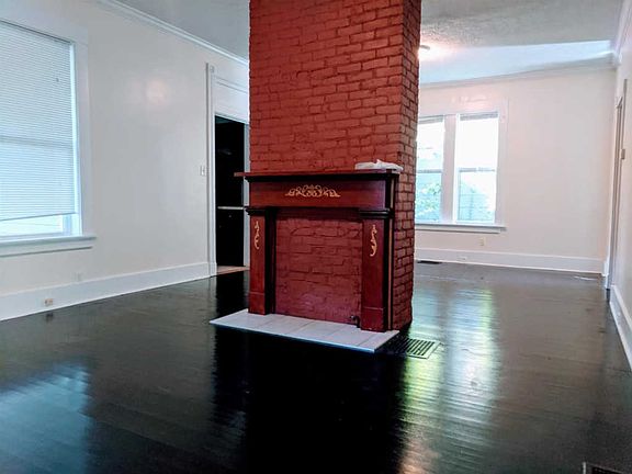 3rd image of 8346 Woodbine Ave