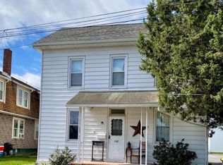 132 W Chestnut Ave, Robesonia, PA 19551