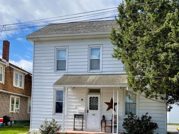 132 W Chestnut Ave, Robesonia, PA 19551