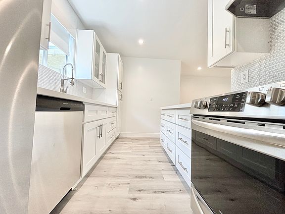 2nd image of 605 San Vicente Blvd #304A
