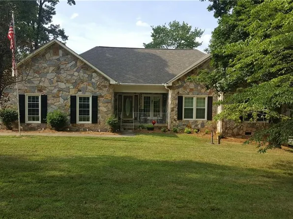 6108 Charlene Dr, Clemmons, NC 27012