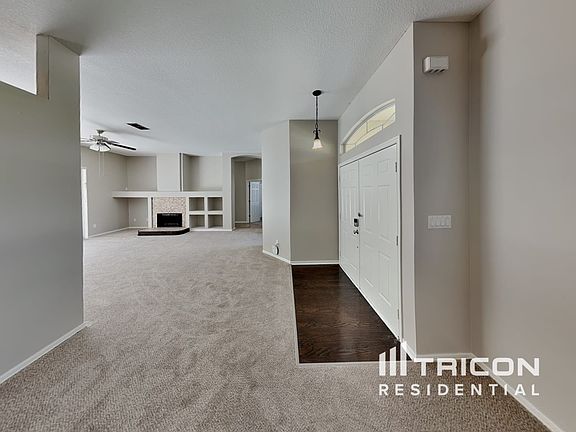 5th image of 933 Palm Cove Dr