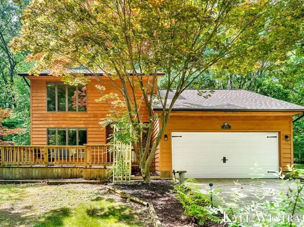 2735 E White Lake Dr, Twin Lake, MI 49457