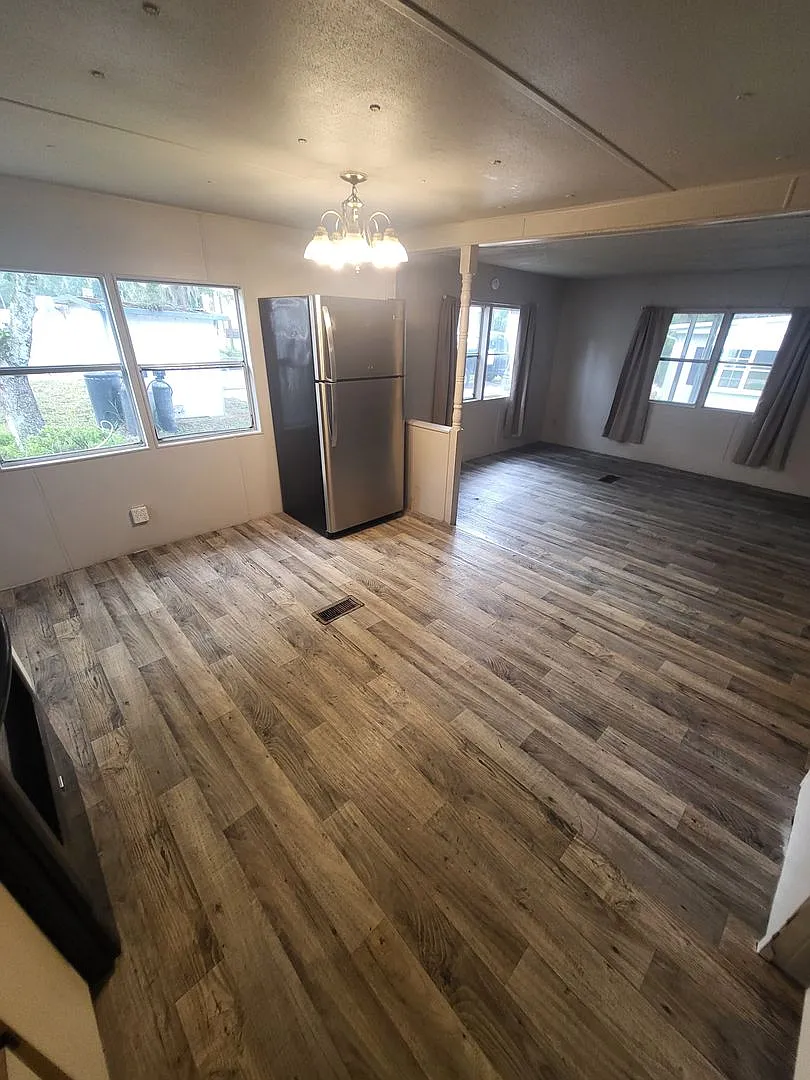 Freshly painted spacious 2-bedroom 1-bath home with a screened porch and storage shed. — Photo 3