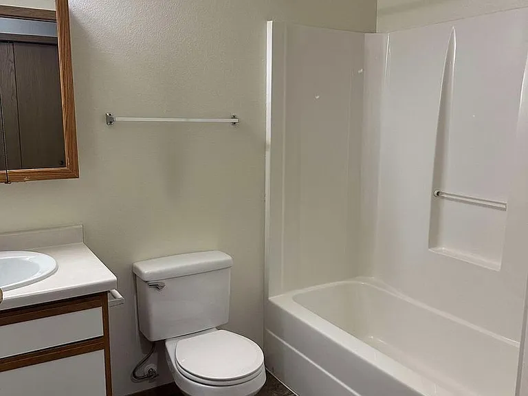 Dakota E & W Apartments — Photo 32