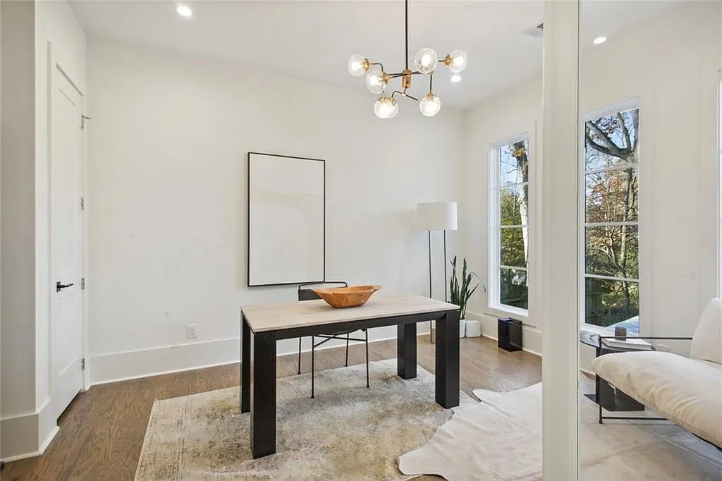 6 bed, 5.0 bath, 3924 sqft, $13,500 — Photo 2