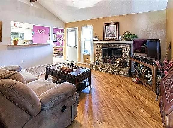 2nd image of 2516 Indigo Ln