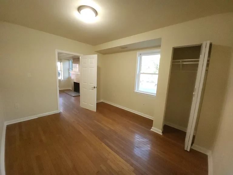 5023 Emo St — Photo 11
