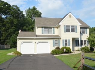 8 Shale Cir, Sellersville, PA 18960