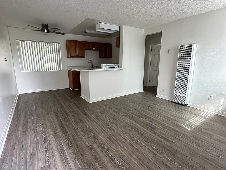 Courtyard Square Apartments — Photo 27