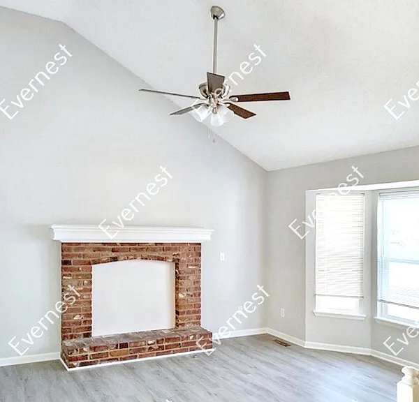 1801 SE 3rd St — Photo 4