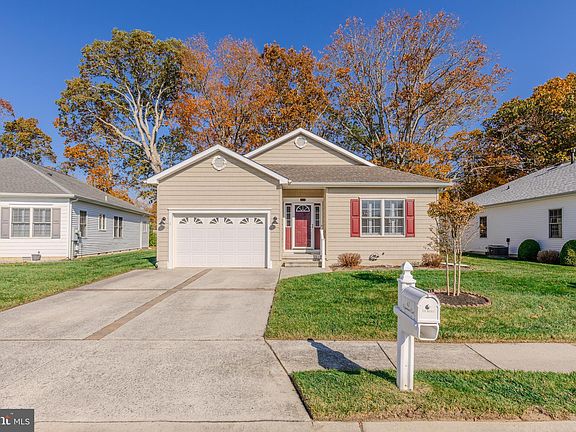 2nd image of 62 Wynndemere Ct