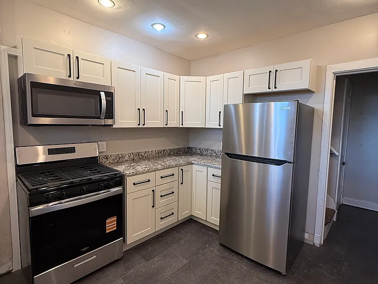 2825 Espy Ave — Photo 6