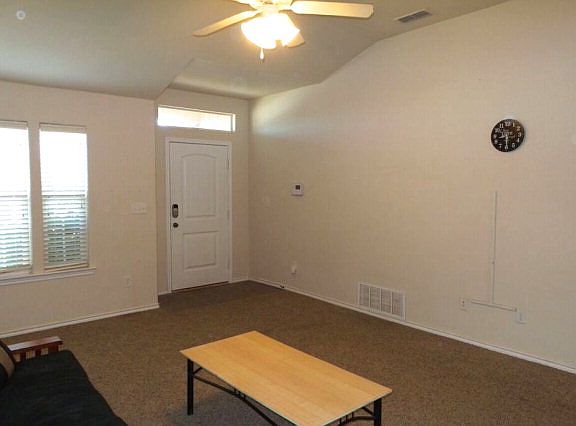 4th image of 811 Nolan Ryan Dr