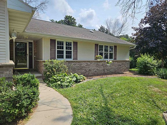 3rd image of 3830 Nicolet Dr