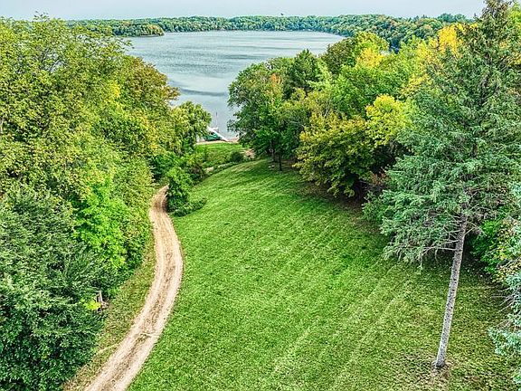 3rd image of 970 Pleasant View Rd