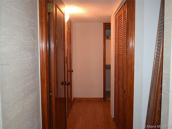 5th image of 18151 NE 31st Ct APT 304
