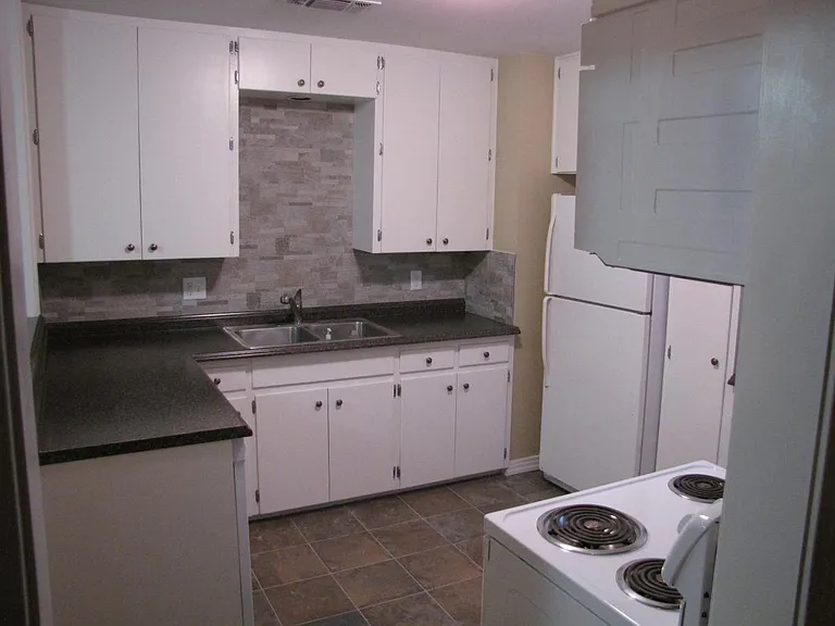 2101 W Avenue K — Photo 2
