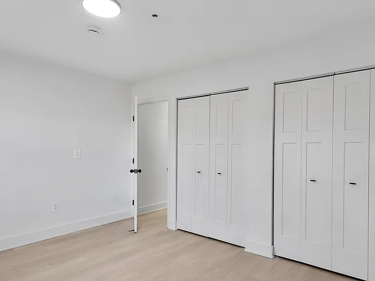 Trumbull Terrace — Photo 33