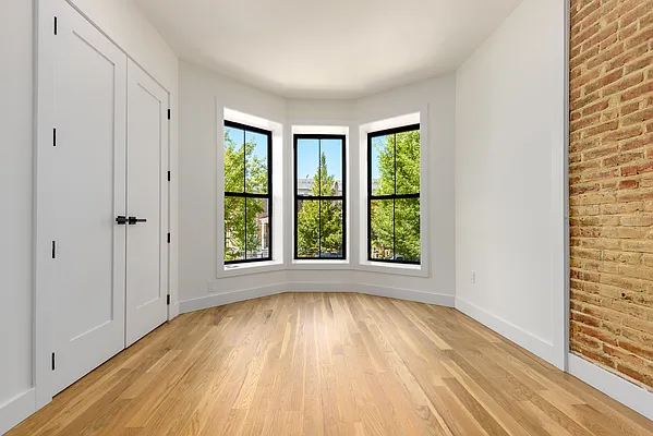 Rented by Avenues Real Estate | media 10