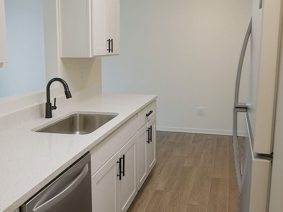 Kitchen & Dining Area