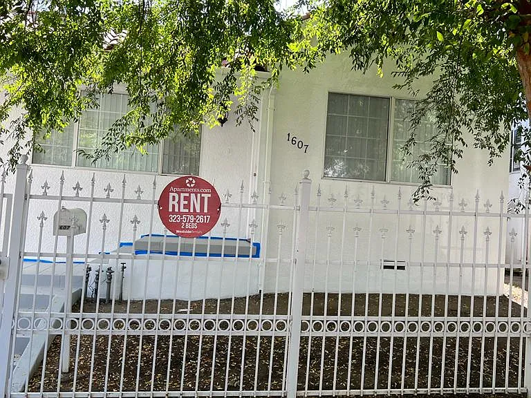 1607 N Wilton Pl — Photo 6