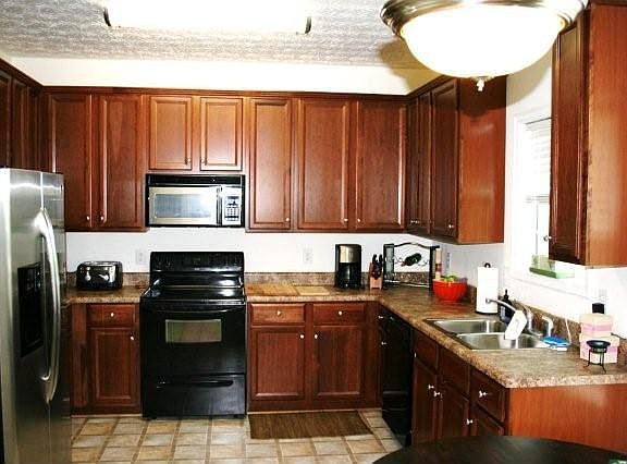 Large kitchen that opens to family