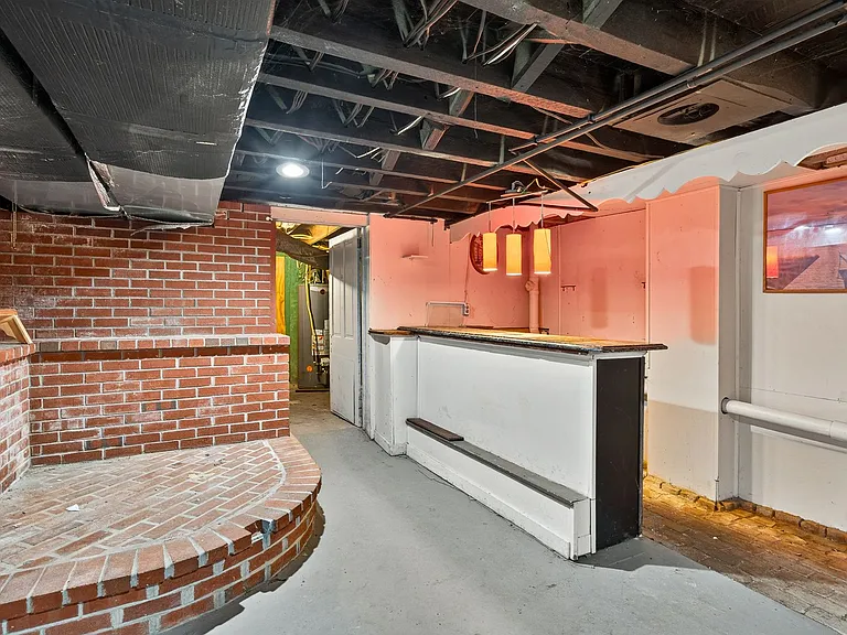 223 N New St — Photo 42