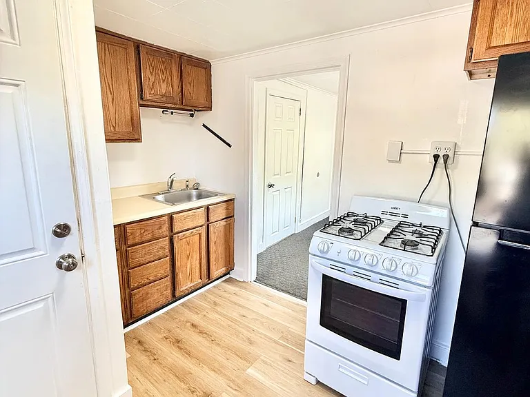 255 Beech St — Photo 4