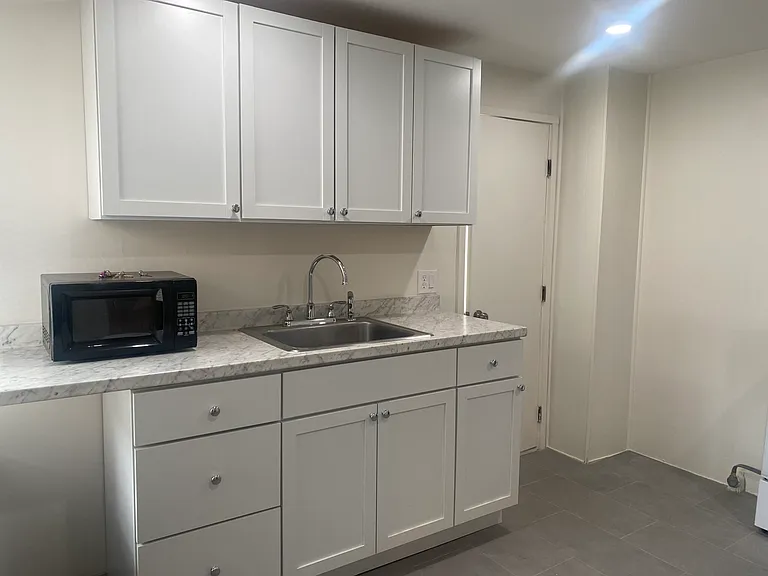 Nice sized eat-in kitchen