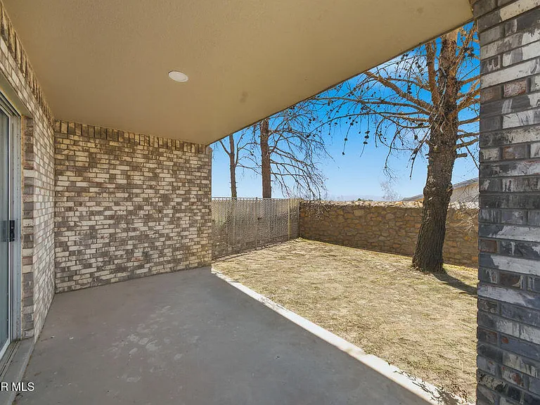 821 Los Lagos Way #B — Photo 25