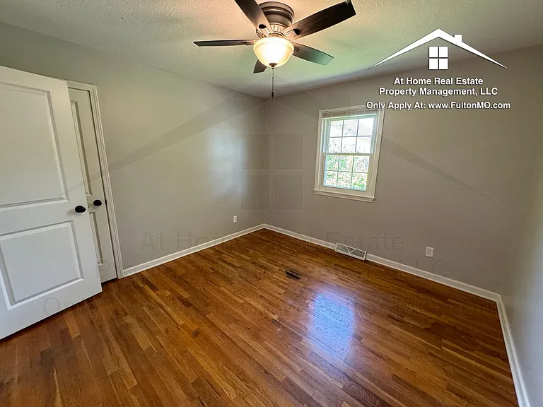 1304 Bradley Ln — Photo 14