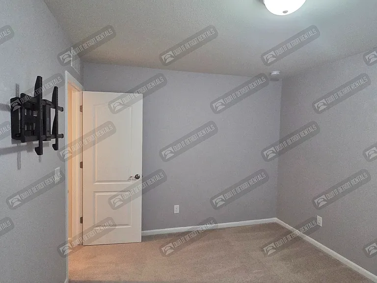 8151 Quincy Dr — Photo 19