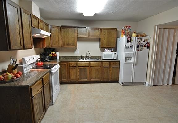3rd image of 1904 Baywood Ln