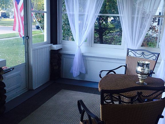 Enclosed sunporch