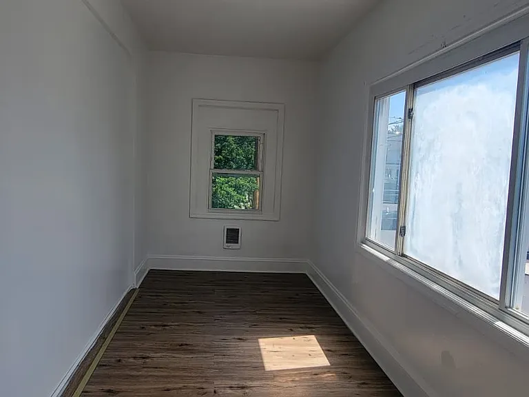 400 W Market St #3 — Photo 13