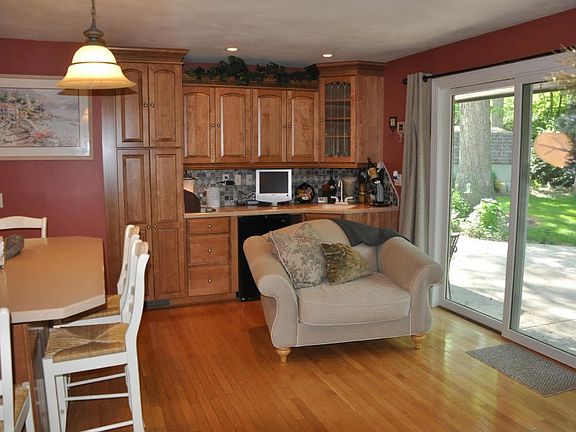 3rd image of 6563 Woodbriar Ln