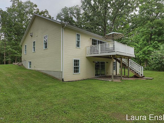4th image of 24 Clear Lake Dr NE