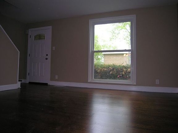 2nd image of 1427 Willow Ave #1427
