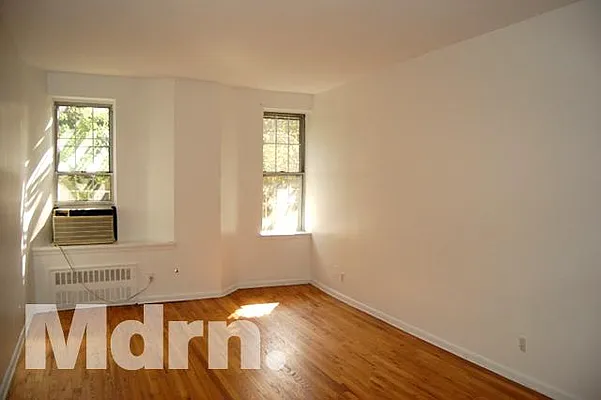 Rented by Mdrn Residential | media 8