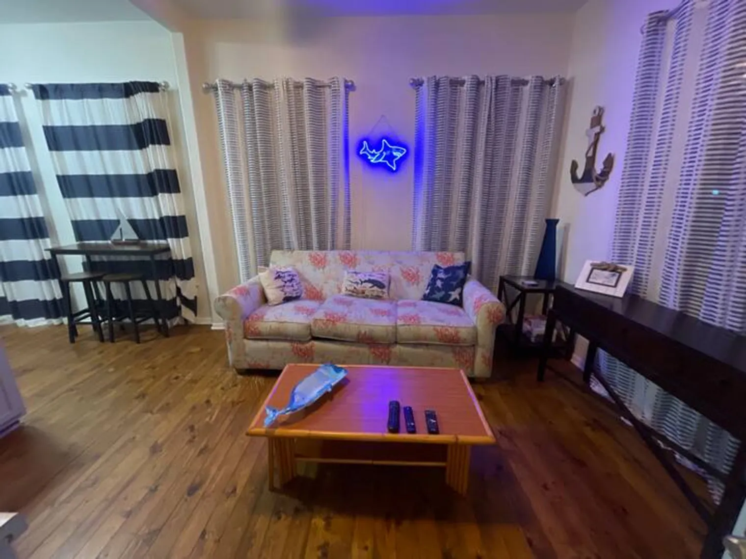 1 bed, 1.0 bath, 645 sqft, $2,667 — Photo 2