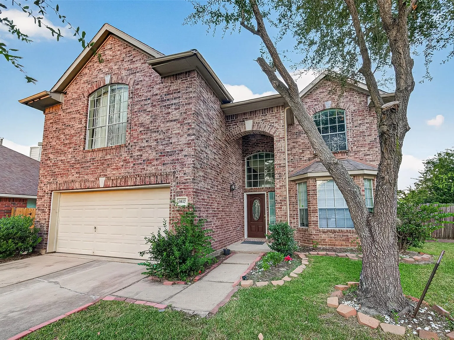 4 bed, 3.0 bath, 2600 sqft, $2,450 — Photo 4