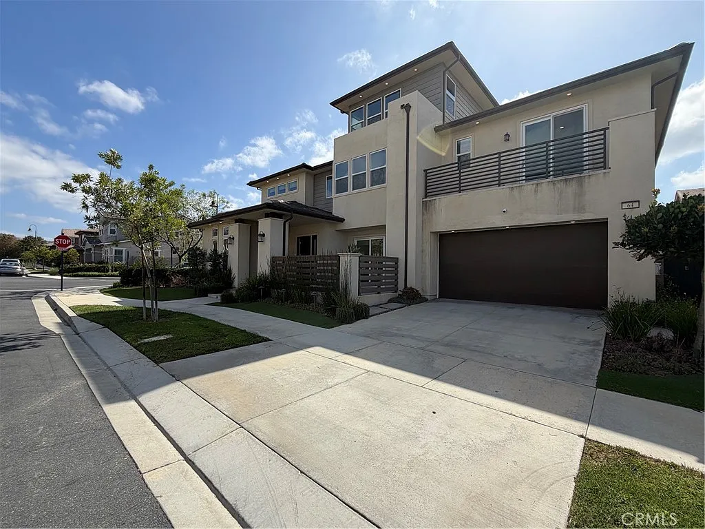 5 bed, 6.0 bath, 4346 sqft, $12,800 — Photo 2