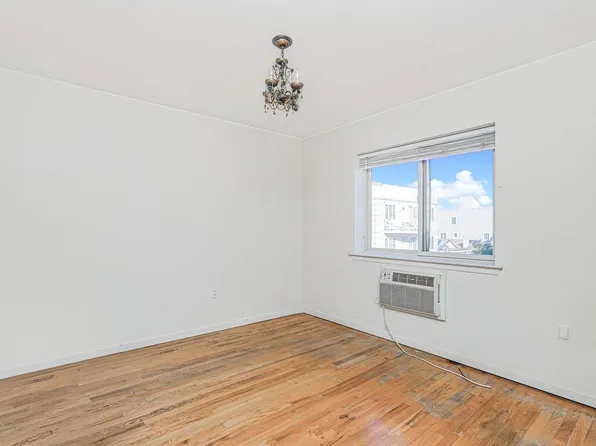 3107 Emmons Avenue image 25 of 30