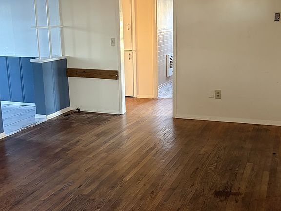 3rd image of 240 Nichols Dr